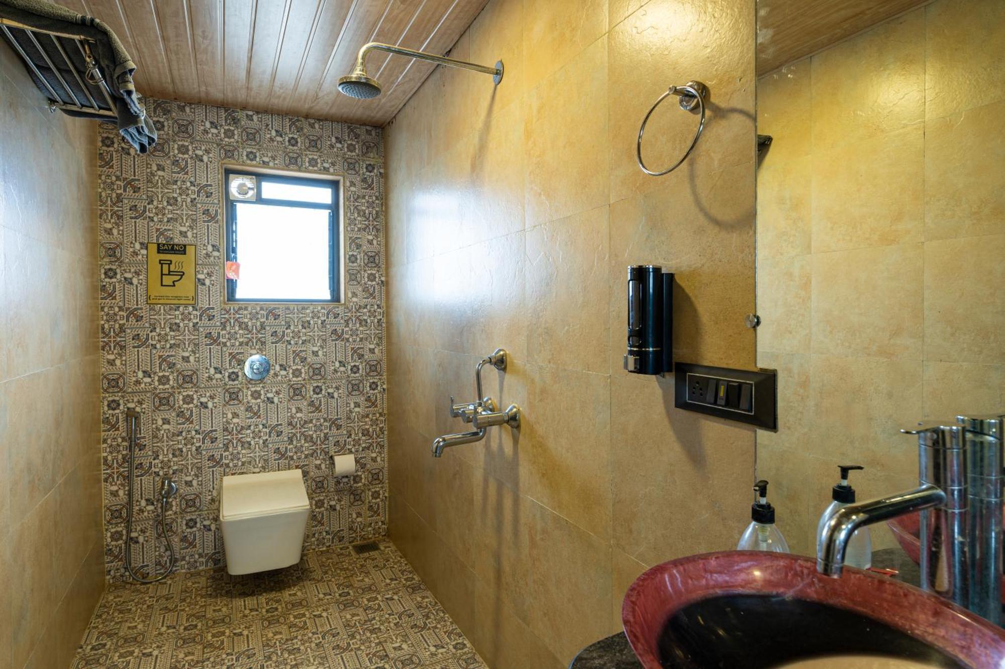 The Hosteller Kasol, Riverside Zimmer foto